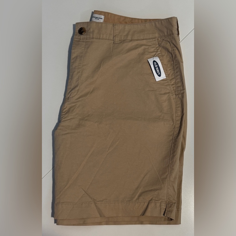 Old Navy Everyday Short High Rise size 16 - Picture 2 of 4